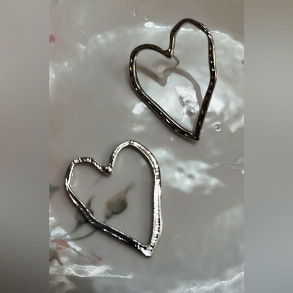 Silver heart earrings A117 - Picture 4 of 5